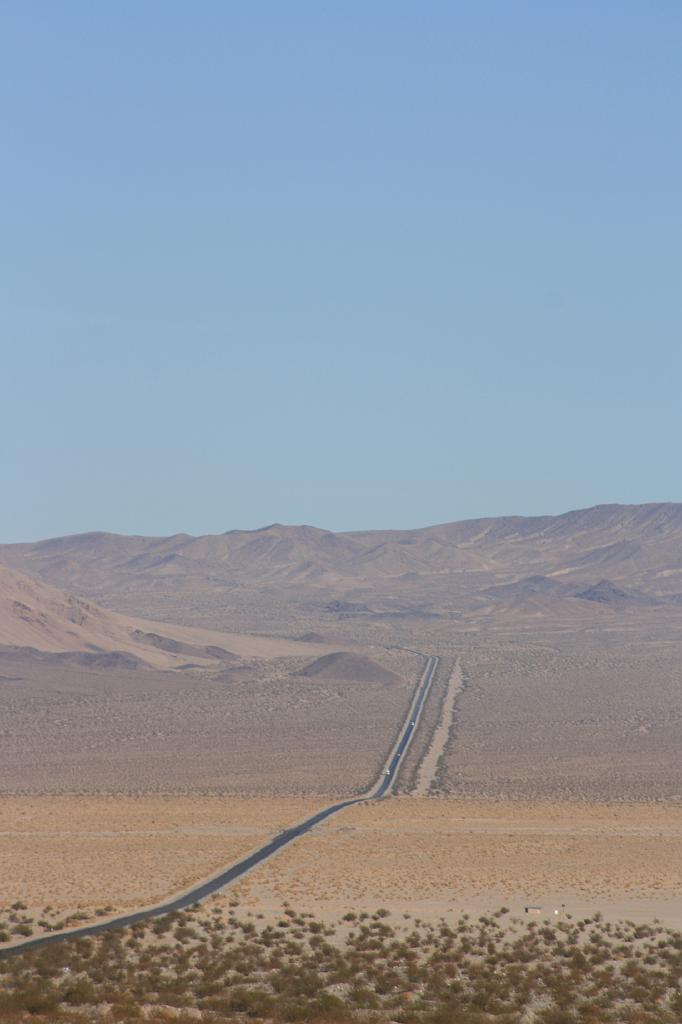 20081021 death valley 021.jpg - Death Valley - Road to..?